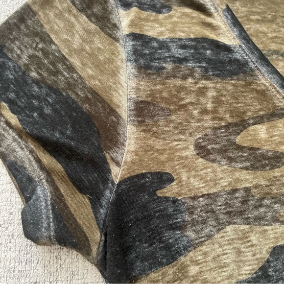 Lucky Brand Camo Burnout Short Sleeve Tee size Medium - Picture 8 of 8